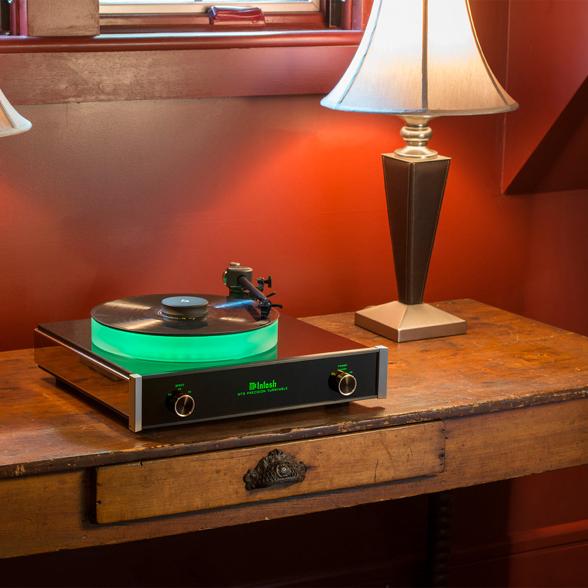McIntoshMT5 Precision Turntable with Sumiko Amethyst MM Cartridge (Black)