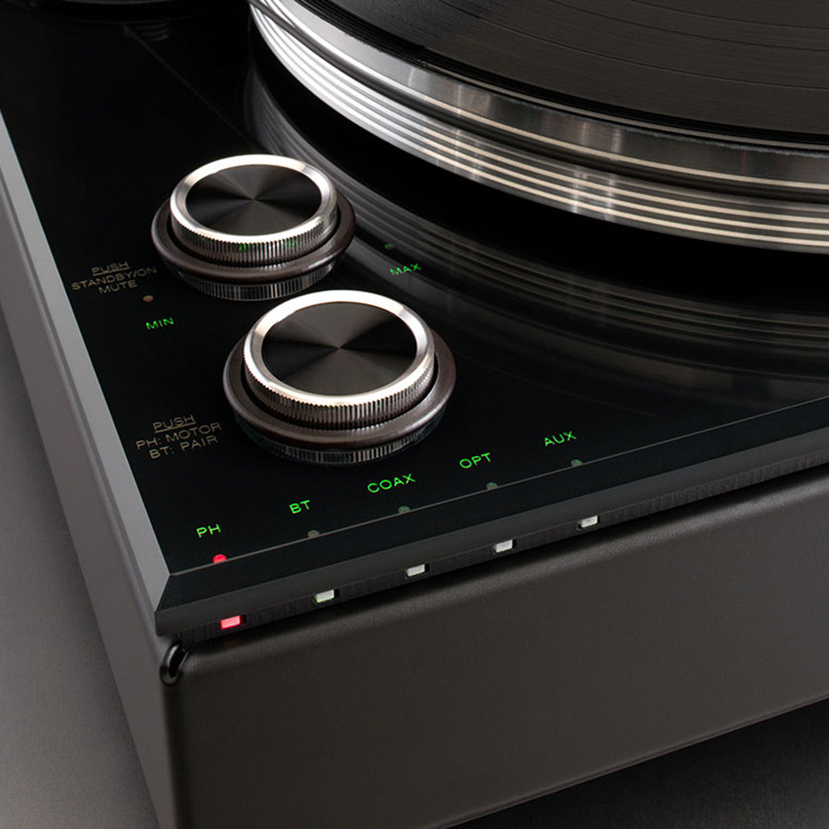 McIntoshMTI100 Integrated Turntable with Built-In Preamp & Amp