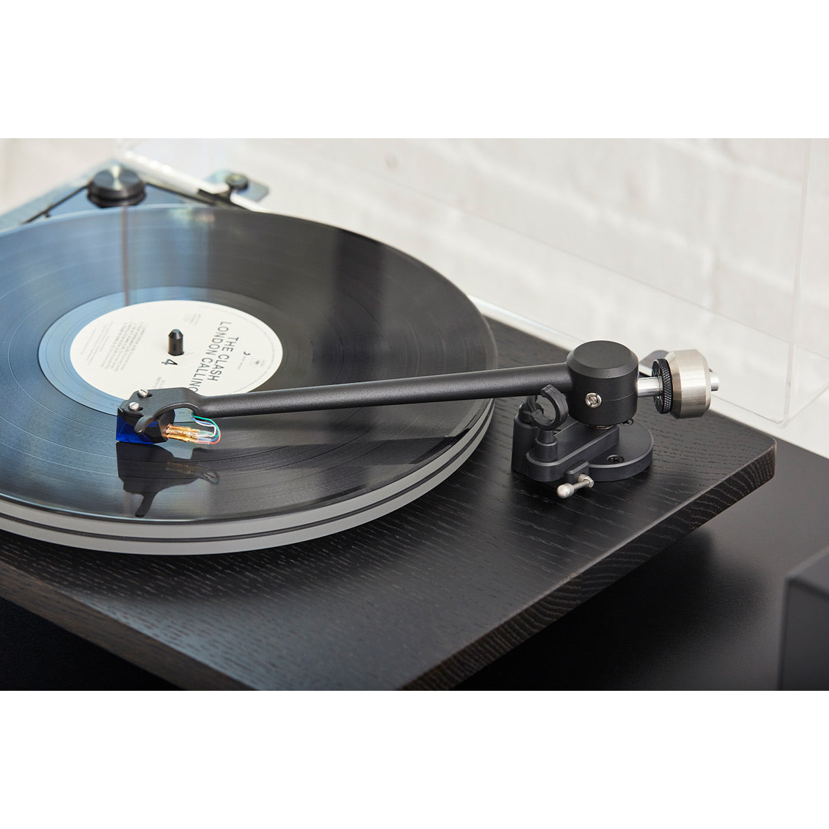 UTurn Audio Orbit Theory Turntable with Ortofon 2M Blue Cartridge & Built-In Phono Pre-Amp (Ebonized Oak)