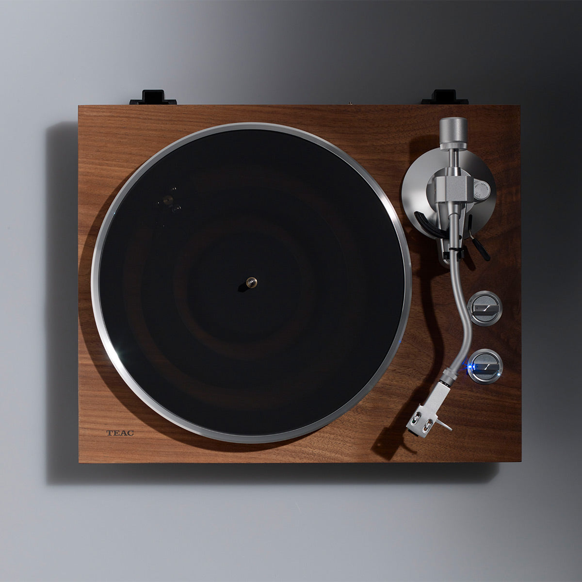 TN-400BT-X Belt-Drive Turntable with Bluetooth, Built-In Phono Amp, Anti-Skate, and Pre-Installed Audio-Technica MM Cartridge (Walnut)