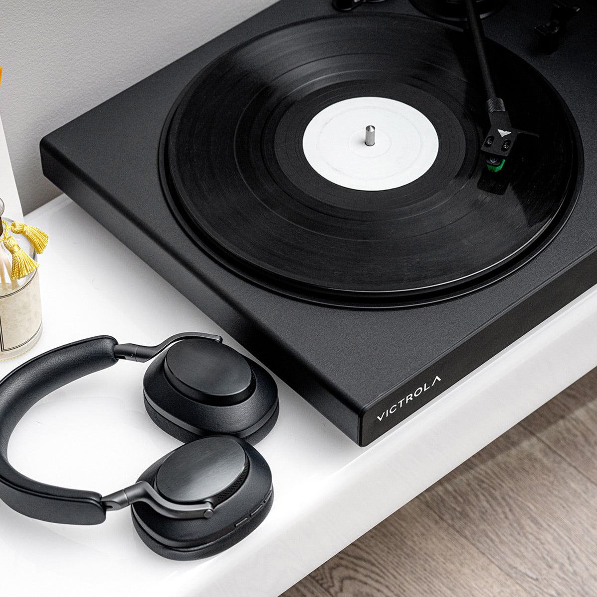 Hi-Res Onyx Bluetooth Turntable with aptX Adaptive Audio and Audio Technica AT-VM95E Cartridge