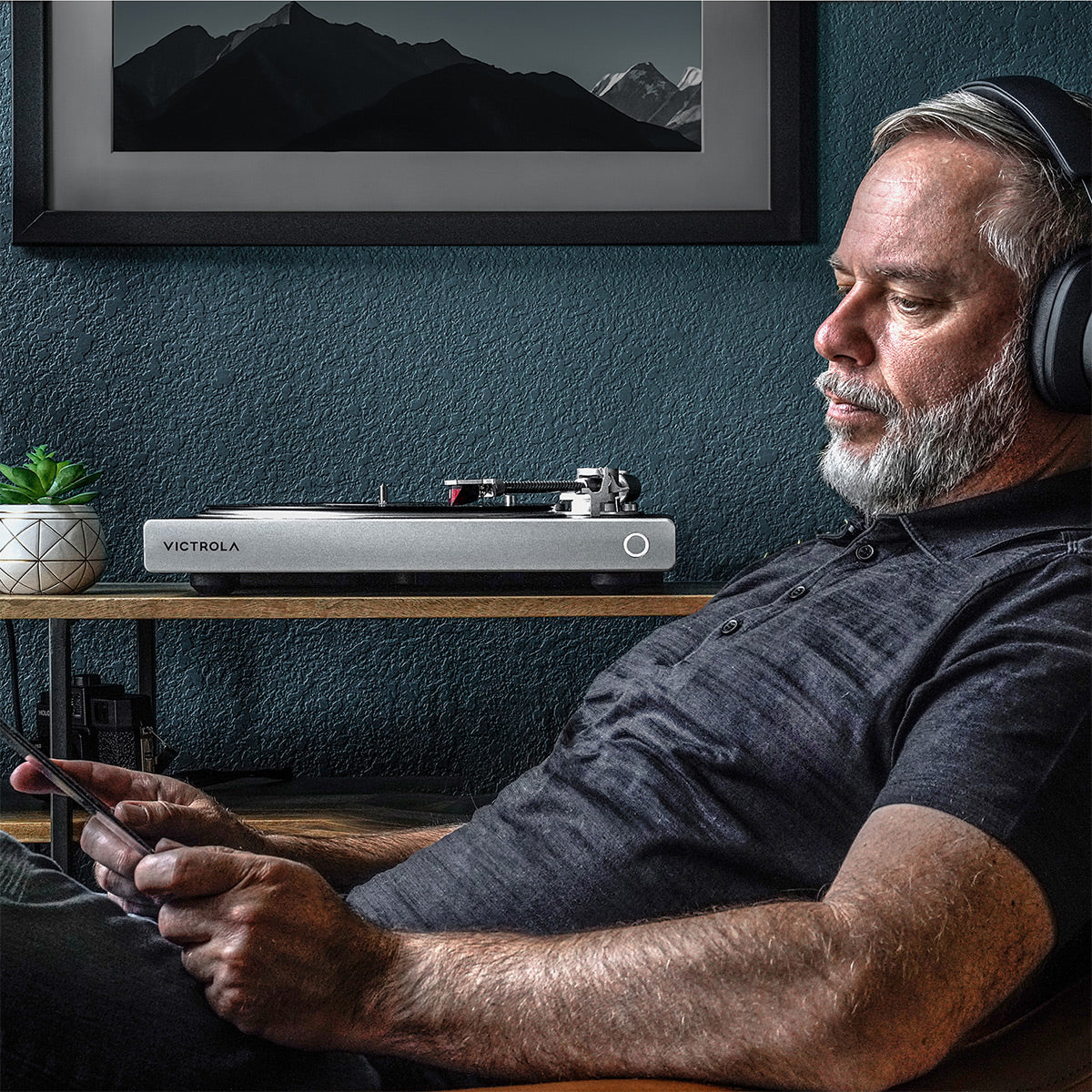 Hi-Res Carbon Bluetooth Turntable with aptX Adaptive Audio and Ortofon 2M Red Cartridge