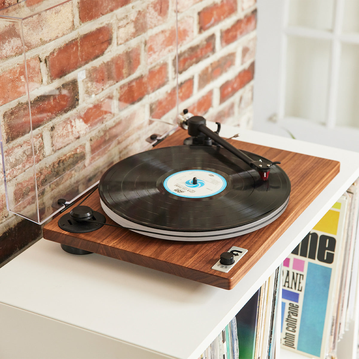 UTurn Audio Orbit 2 Special Turntable with Ortofon 2M Red Cartridge (Walnut)