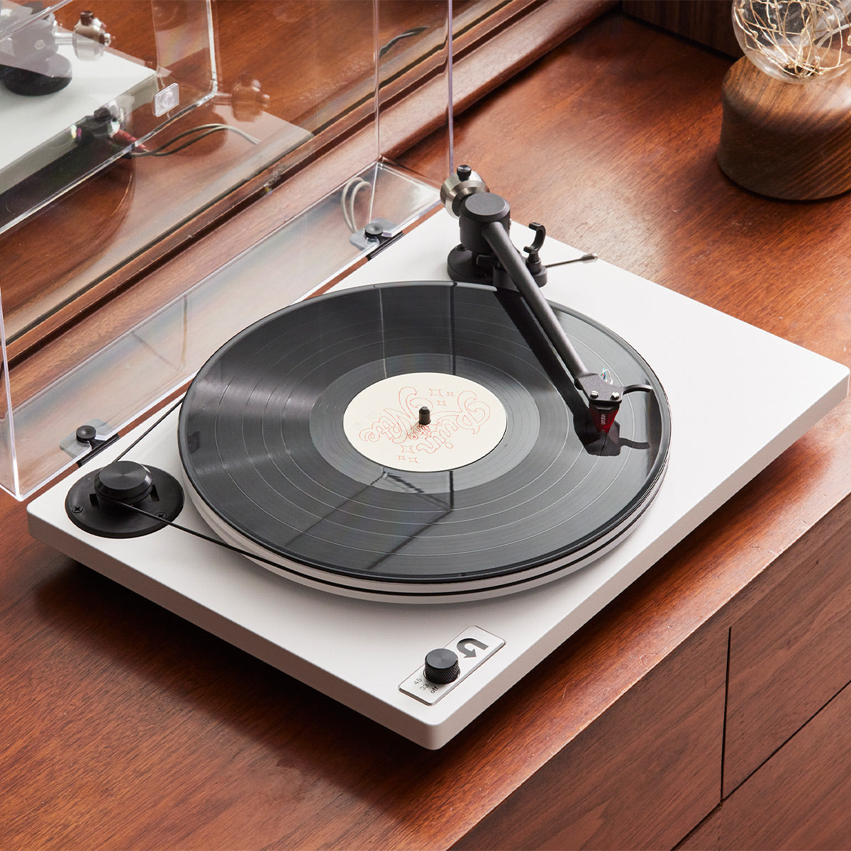 UTurn Audio Orbit 2 Special Turntable with Built-In Preamp and Ortofon 2M Red Cartridge (White)
