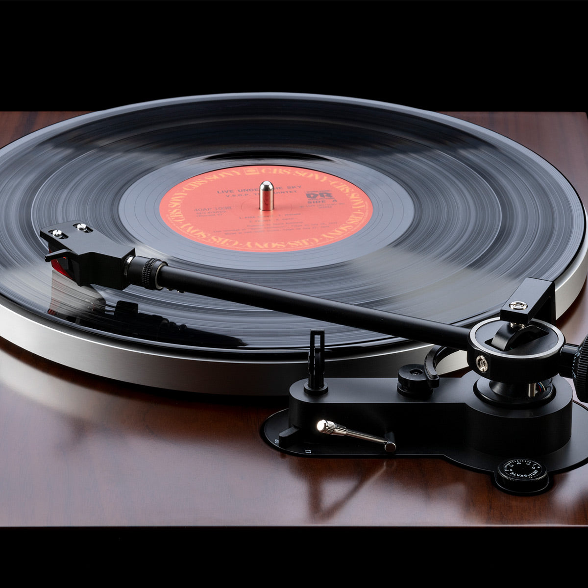 CS 529 Fully Automatic 3-Speed Turntable with Bluetooth (Walnut)